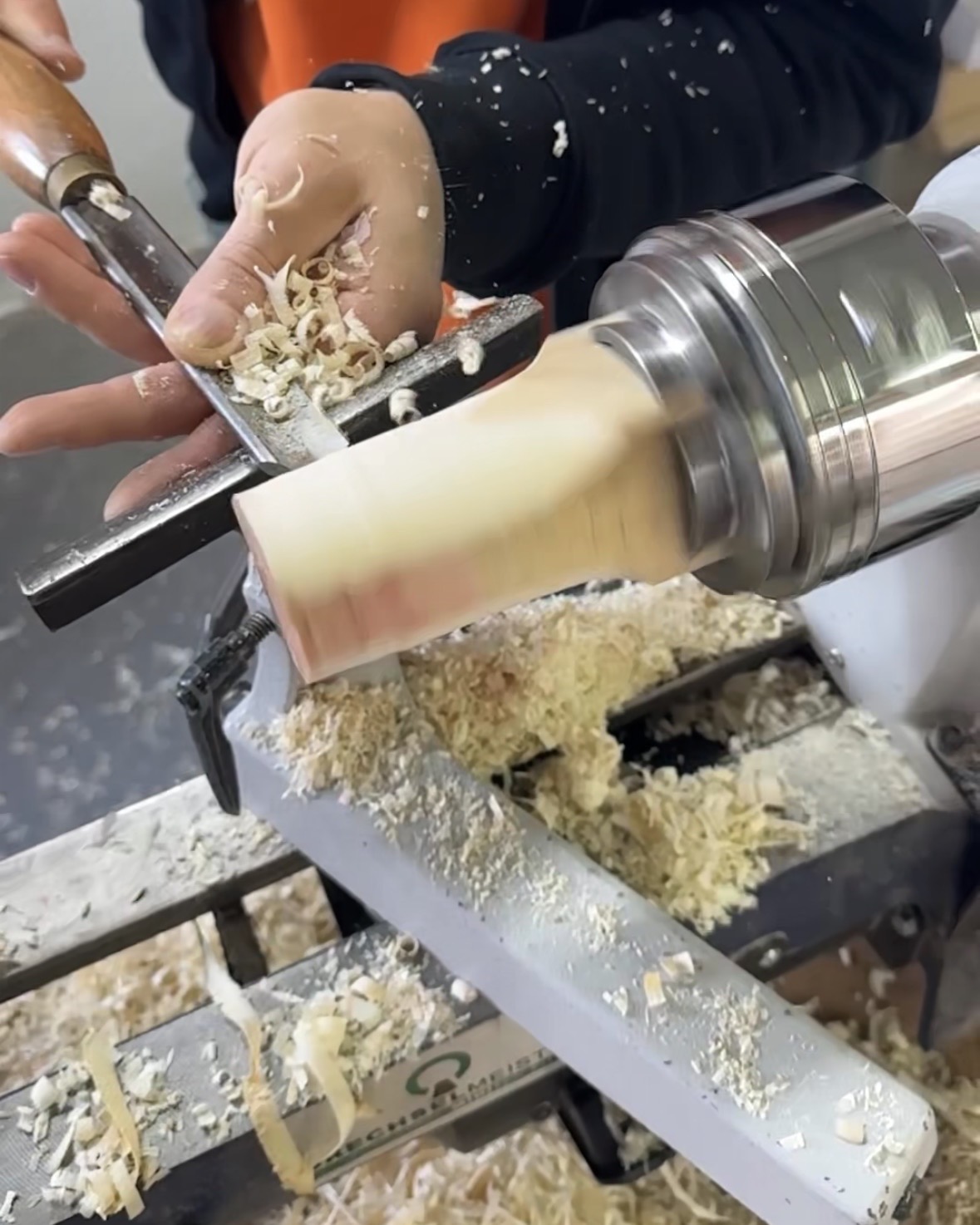 Arbeit an der Drechselmaschine